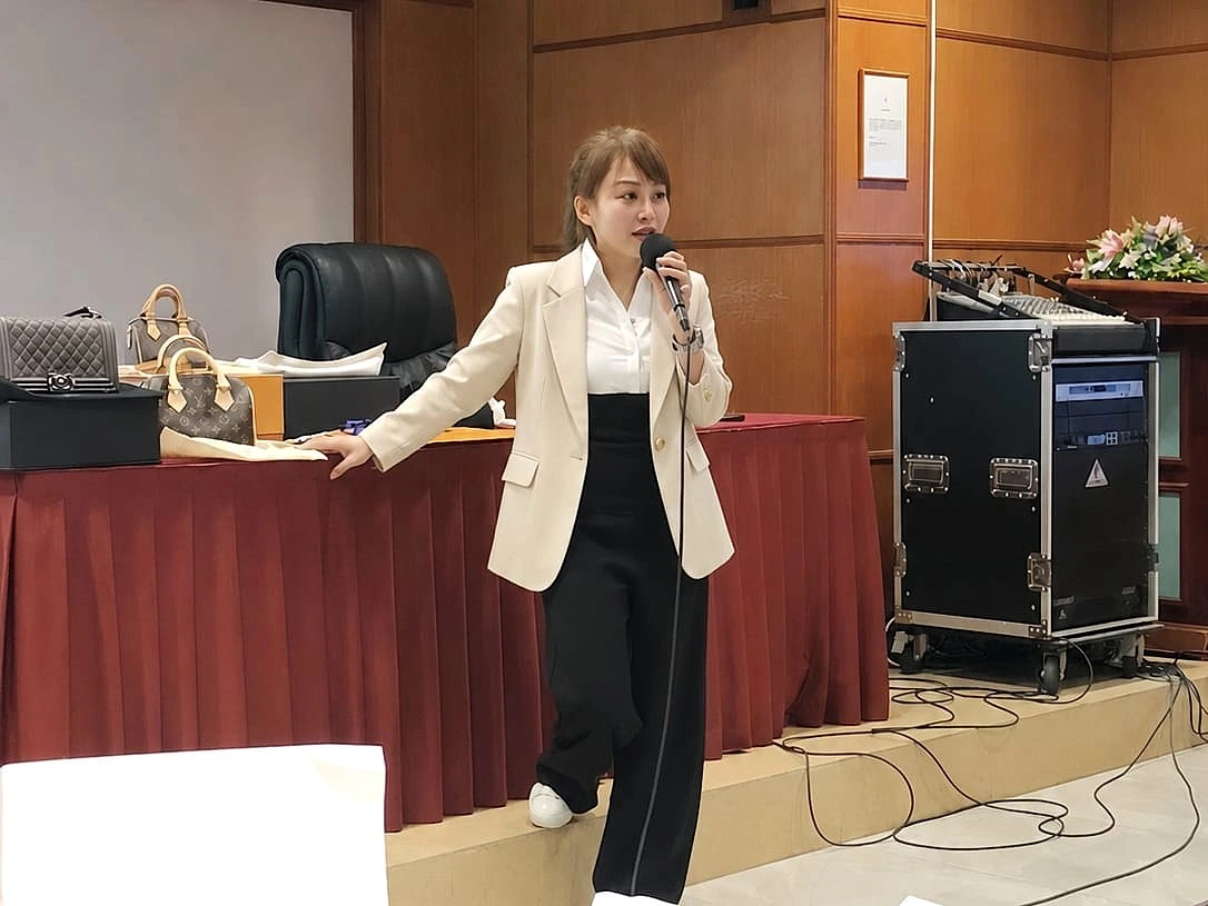 Samantha Loh 以奢华手袋为实例进行现场教学